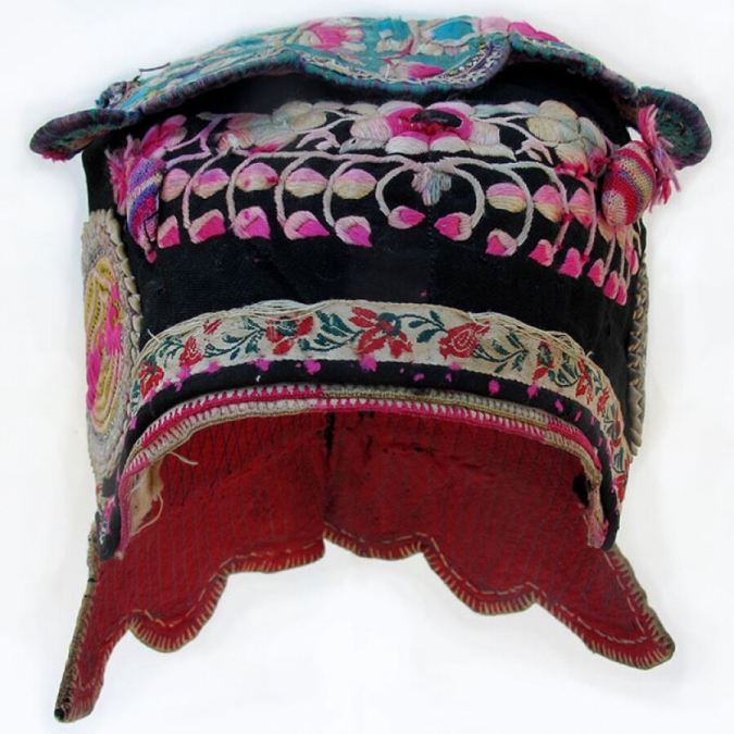 559 Bai Minority Flower Wind Hat with Berries